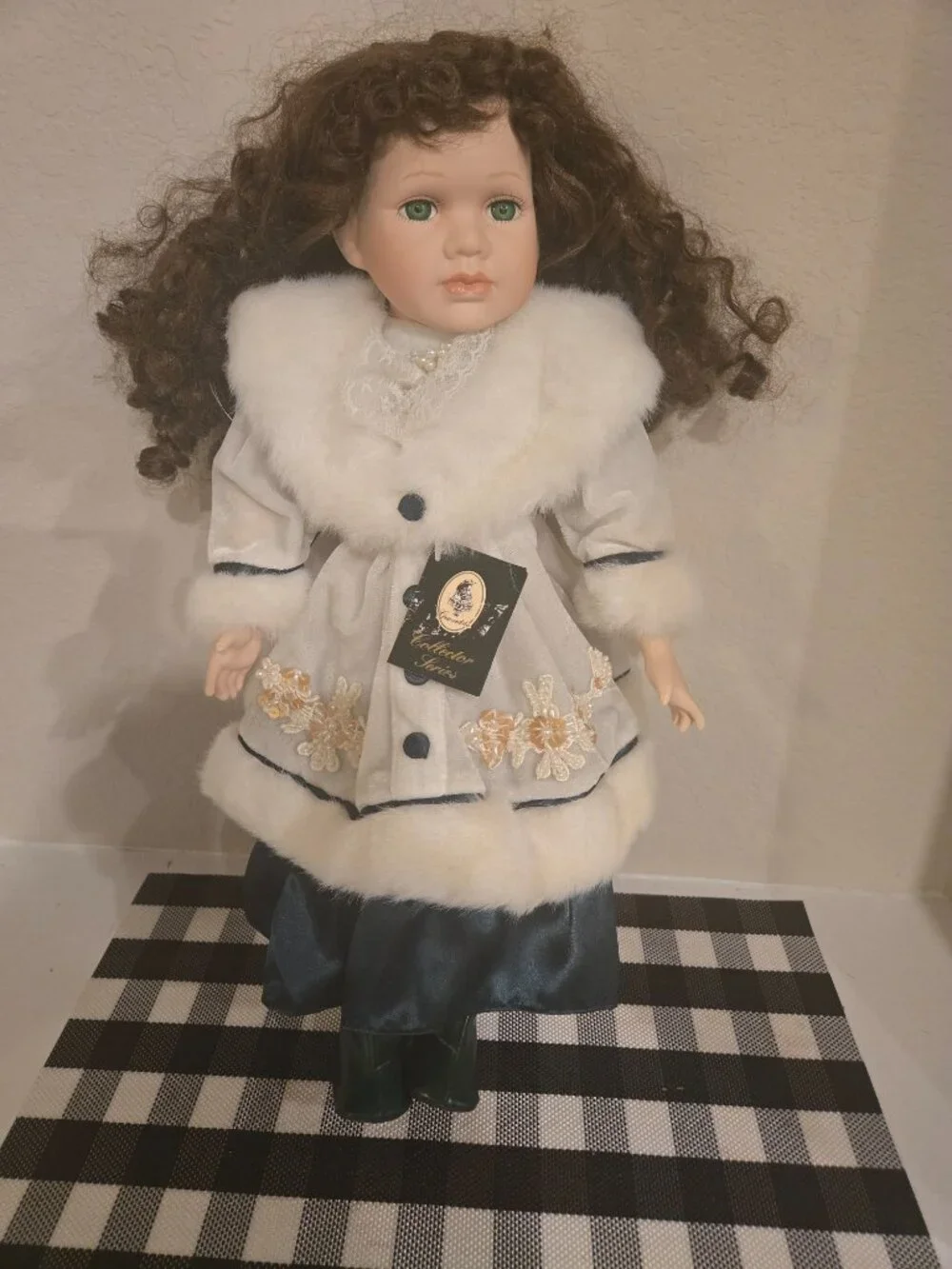 GEPPEDDO Collections Series Porcelain doll - Picture 4 of 13